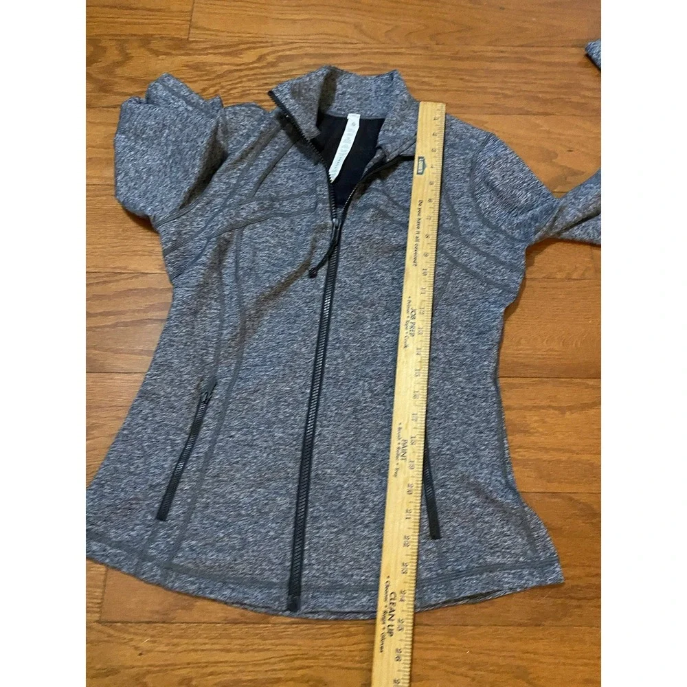 Lululemon Define Vented Thumb Holes Jacket Size 10 Full Zip Gray Black Excellent